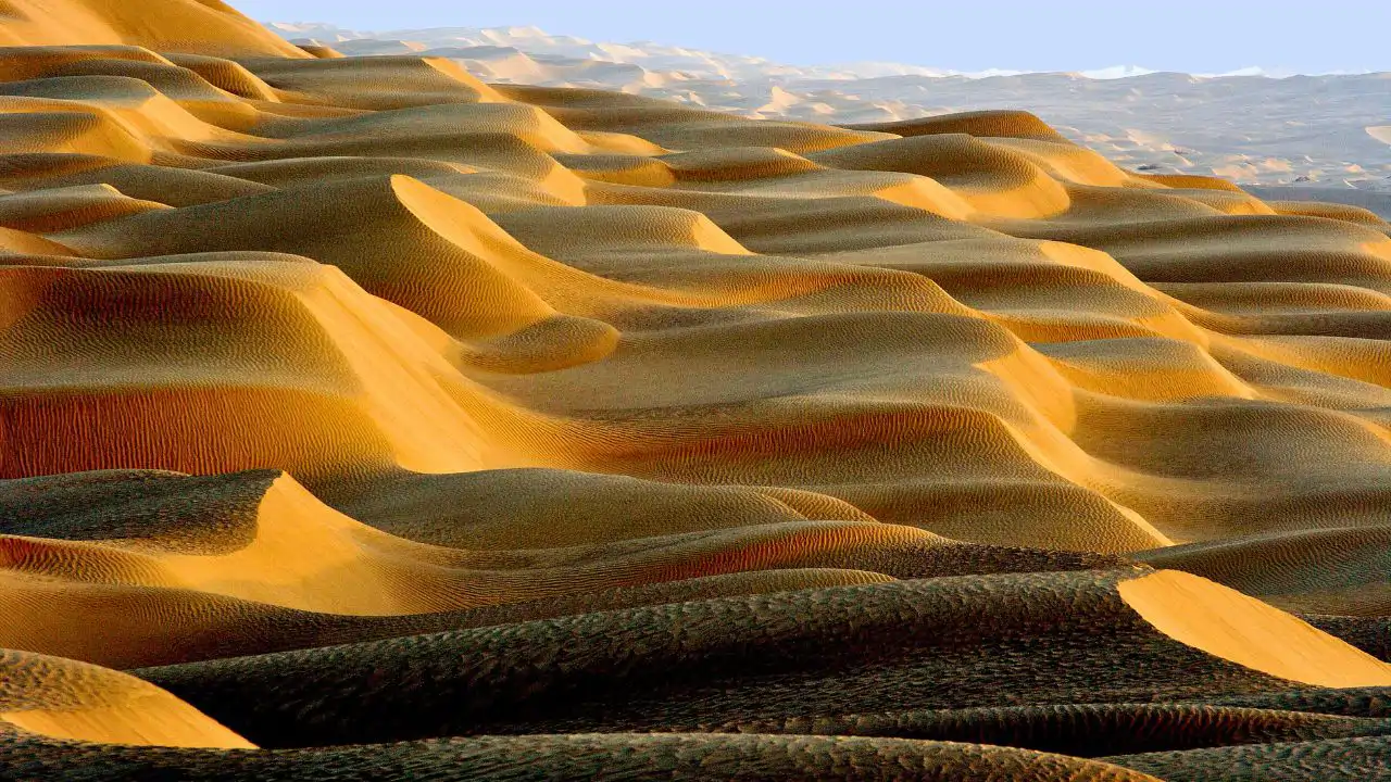 China usará un material probado en la Luna para frenar el avance del desierto sobre sus tierras de cultivo
