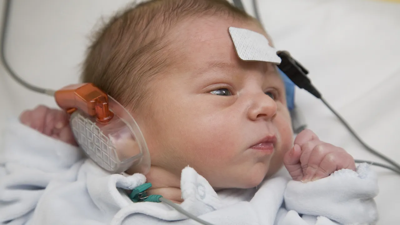 La FDA aprueba por primera vez un tratamiento que puede restaurar la audición en niños con sordera genética
